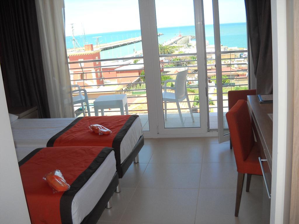 Hotel Tiber Fiumicino Exterior photo